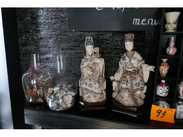 Diverse decoratieve beeldjes + whiskyrek - afbeelding 4 van  4