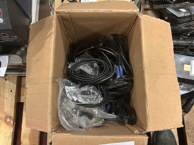 Diverse dmx 3p/ powercon/ safety - afbeelding 1 van  1