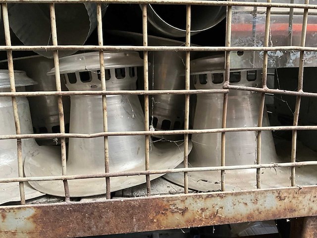 Diverse doorvoeren en schouwonderdelen - afbeelding 3 van  11