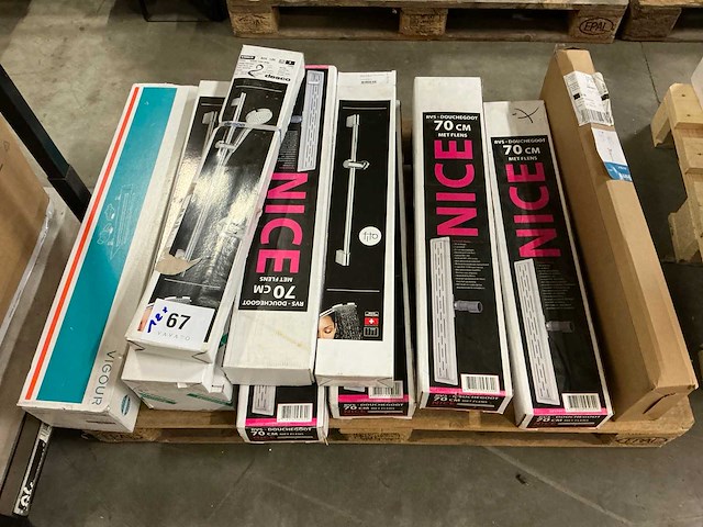 Diverse douche garnituren (12x) - afbeelding 1 van  9