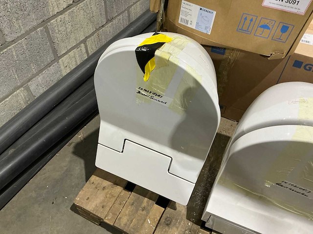 Diverse douche toiletten - afbeelding 7 van  11