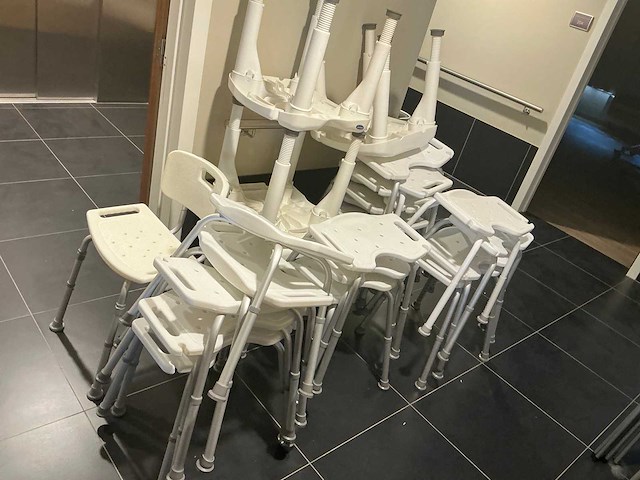 Diverse douchestoelen (25x) - afbeelding 1 van  1