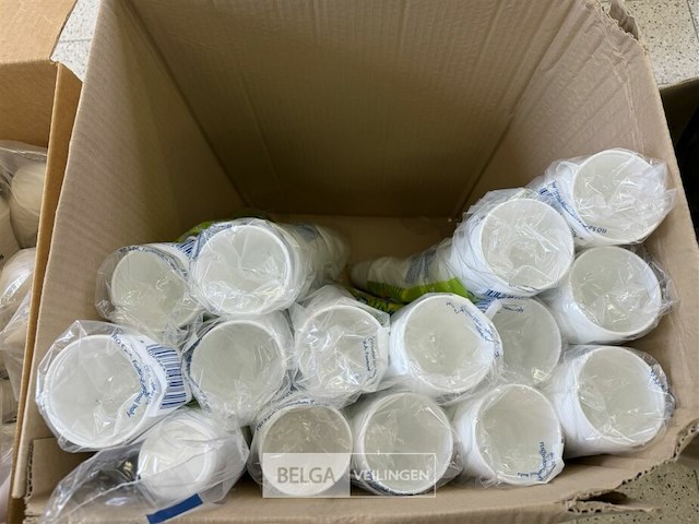 Diverse drankbekers - afbeelding 2 van  3