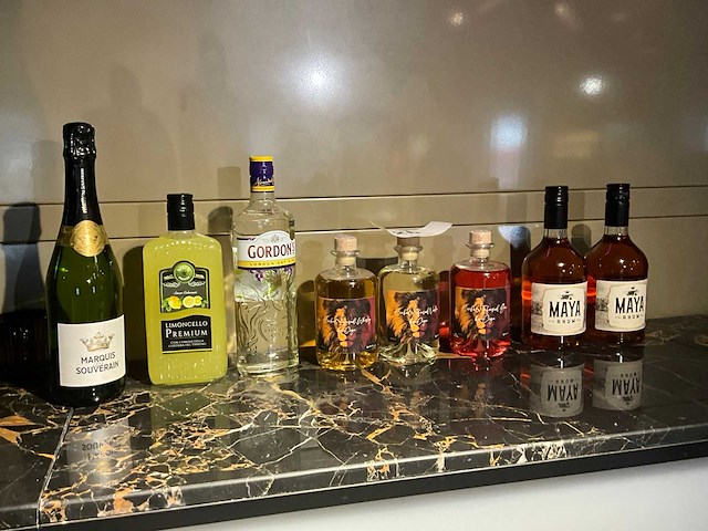 Diverse dranken (8x) - afbeelding 1 van  7