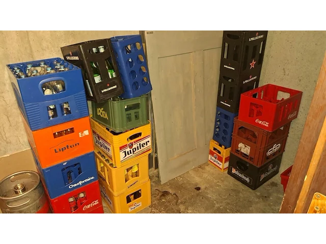 Diverse dranken en leeggoed - afbeelding 2 van  8