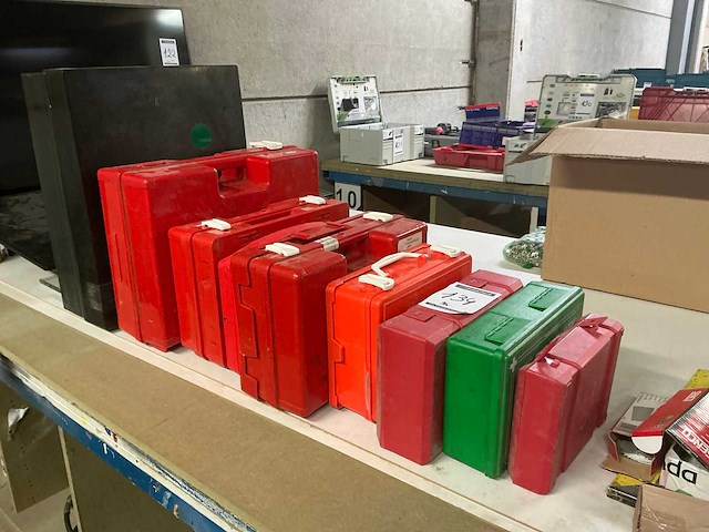 Diverse ehbo koffers (9x) - afbeelding 1 van  4