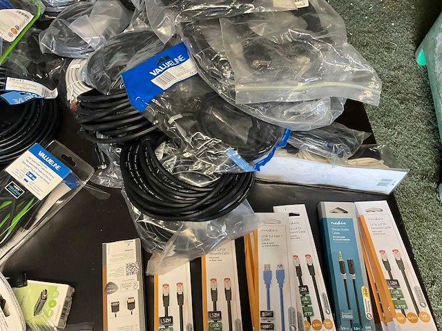 Diverse electronica accessoires en kabels - afbeelding 2 van  23