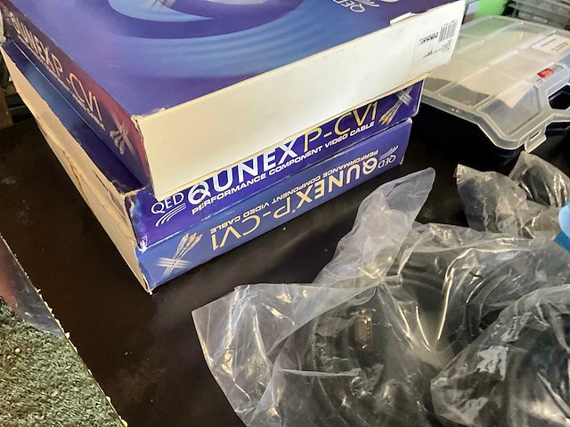 Diverse electronica accessoires en kabels - afbeelding 3 van  23