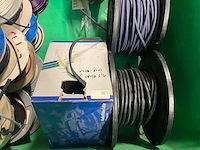 Diverse electronica accessoires en kabels - afbeelding 10 van  23