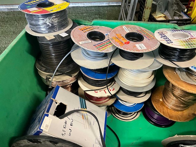 Diverse electronica accessoires en kabels - afbeelding 14 van  23