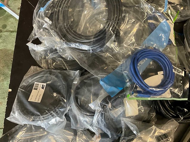 Diverse electronica accessoires en kabels - afbeelding 20 van  23