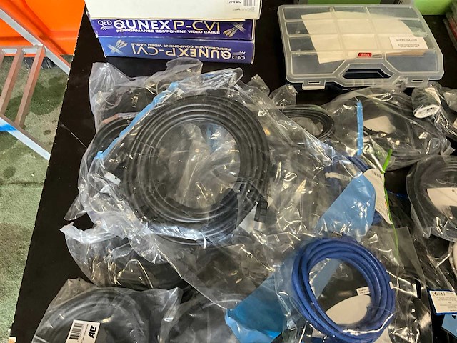 Diverse electronica accessoires en kabels - afbeelding 21 van  23