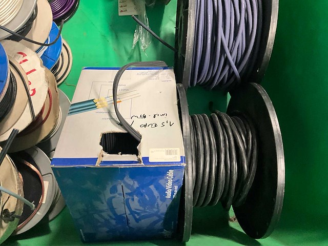 Diverse electronica accessoires en kabels - afbeelding 10 van  23