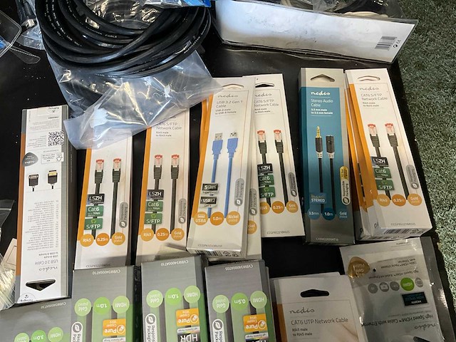 Diverse electronica accessoires en kabels - afbeelding 17 van  23