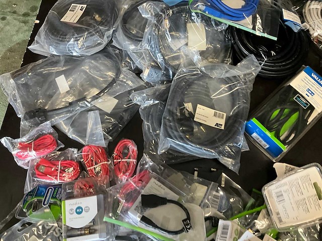 Diverse electronica accessoires en kabels - afbeelding 19 van  23