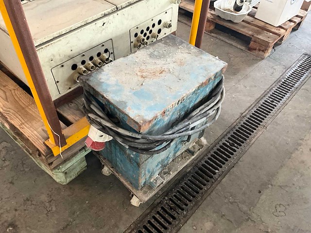 Diverse elektriciteitskasten (3x) en transformator - afbeelding 8 van  18