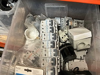 Diverse elektriciteitstoebehoren - afbeelding 8 van  12