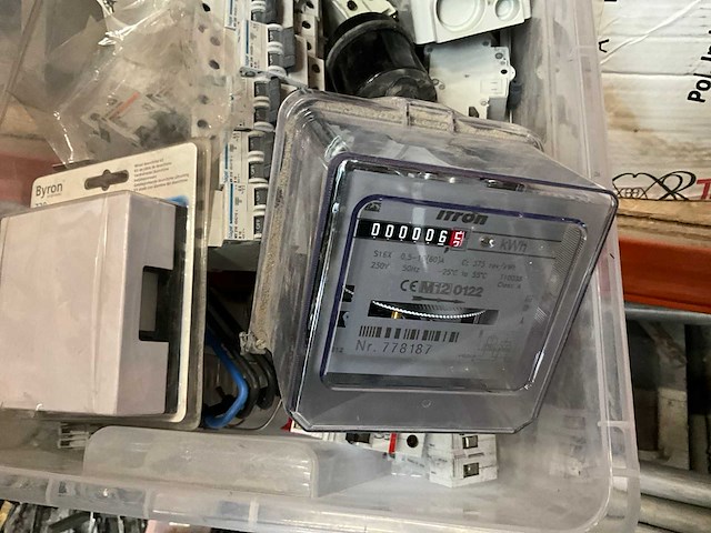 Diverse elektriciteitstoebehoren - afbeelding 9 van  12