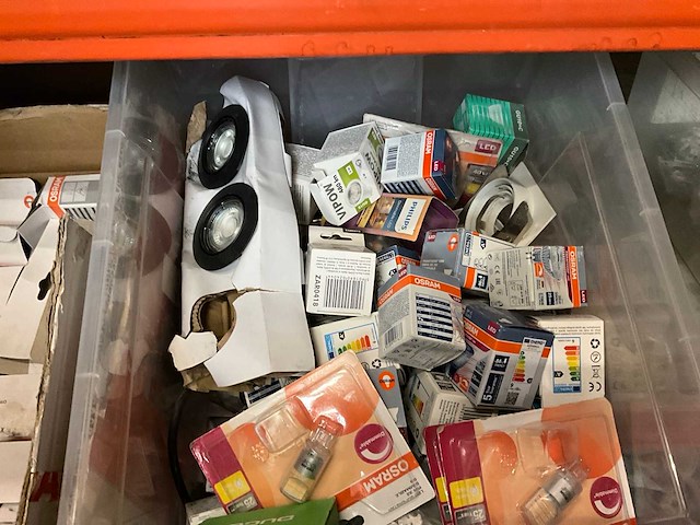 Diverse elektriciteitstoebehoren - afbeelding 11 van  12