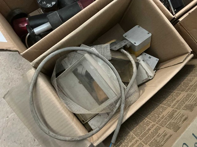 Diverse elektriciteitstoebehoren - afbeelding 4 van  10