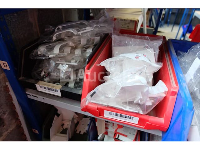 Diverse elektrische accessoirepakketten - afbeelding 15 van  26