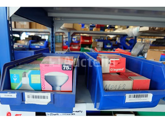 Diverse elektrische accessoirepakketten - afbeelding 12 van  50