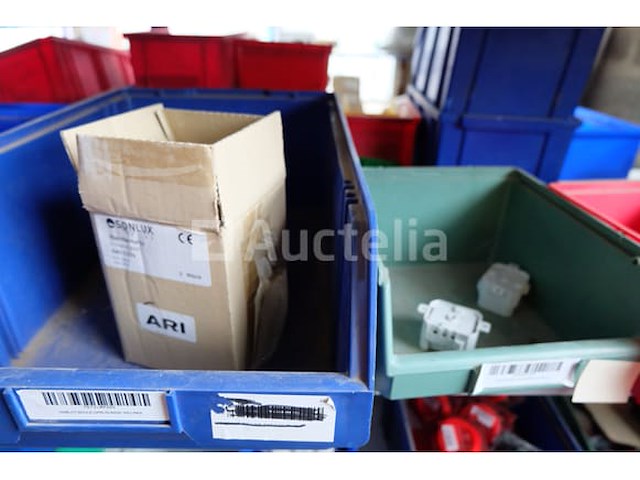 Diverse elektrische accessoirepakketten - afbeelding 39 van  50