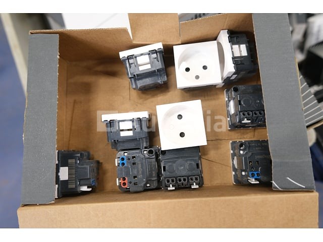 Diverse elektrische apparatuur set - afbeelding 6 van  19