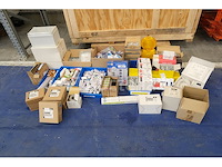 Diverse elektrische apparatuur set - afbeelding 14 van  19