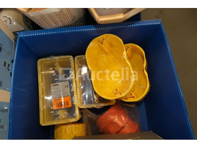 Diverse elektrische apparatuur set - afbeelding 16 van  18