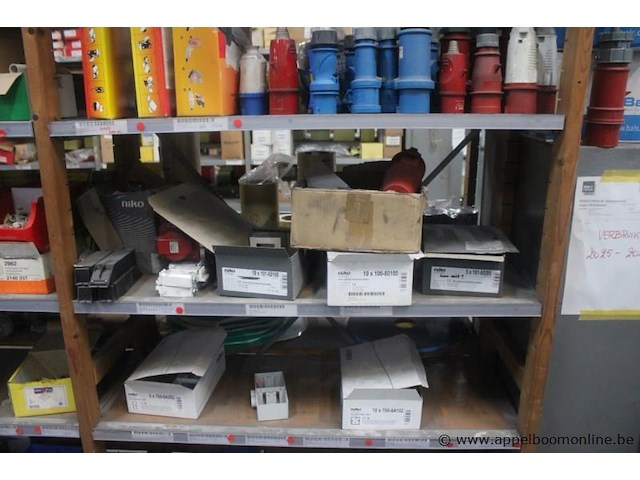 Diverse elektrische installatiematerialen niko, obo bettermann, diverse elektrische componenten en installatiematerialen - afbeelding 3 van  7