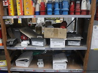 Diverse elektrische installatiematerialen niko, obo bettermann, diverse elektrische componenten en installatiematerialen - afbeelding 3 van  7