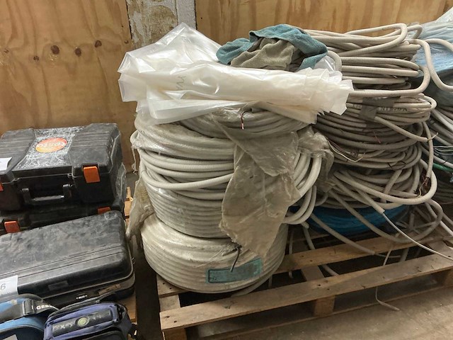 Diverse elektrische kabels - afbeelding 2 van  7