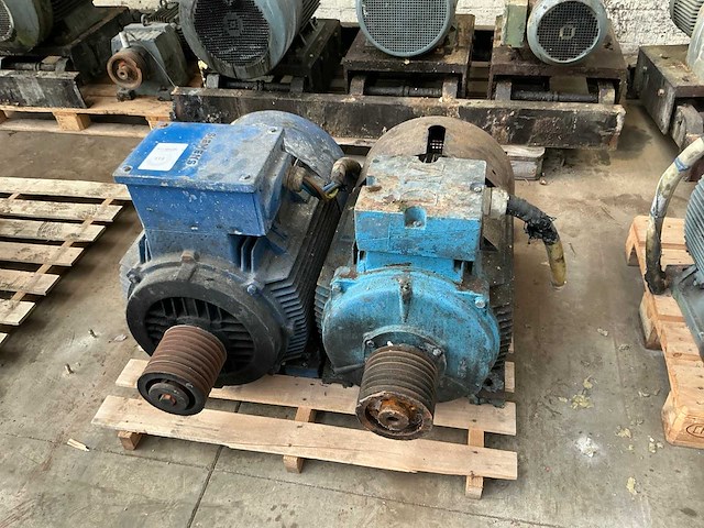 Diverse elektromotoren (2x) - afbeelding 1 van  5