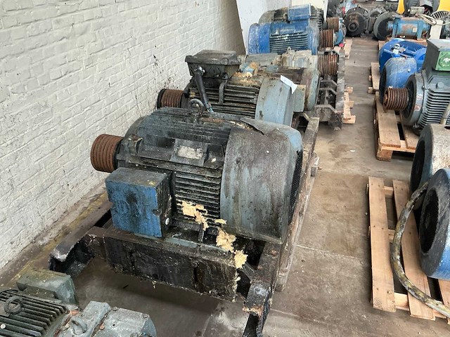 Diverse elektromotoren (3x) - afbeelding 2 van  6