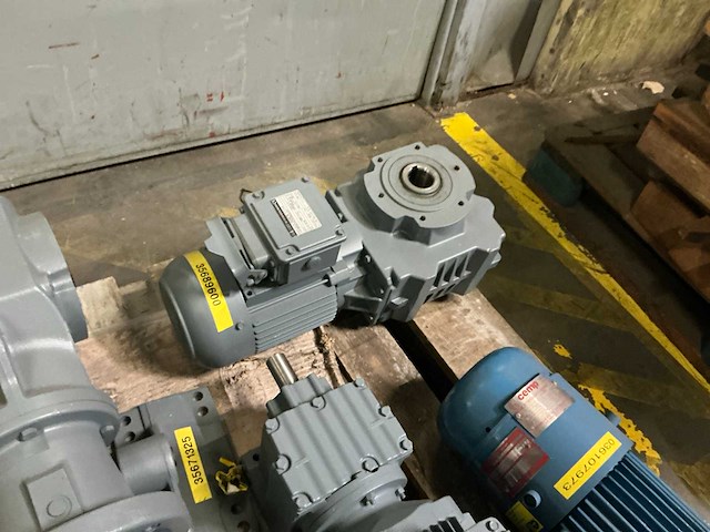 Diverse elektromotoren (6x) - afbeelding 6 van  7