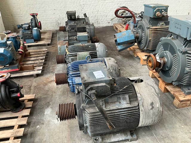 Diverse elektromotoren (7x) - afbeelding 1 van  5