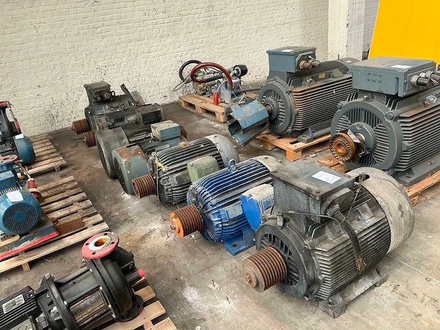 Diverse elektromotoren (7x) - afbeelding 2 van  5