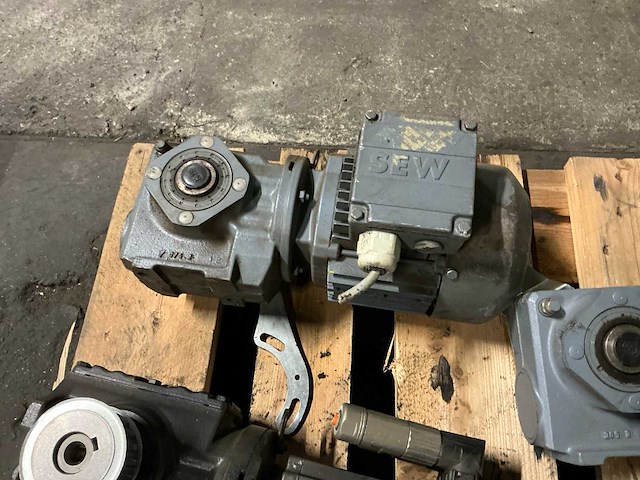 Diverse elektromotoren (8x) - afbeelding 6 van  10