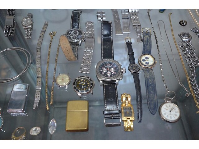 Diverse fantasiejuwelen en polshorloges - afbeelding 9 van  18