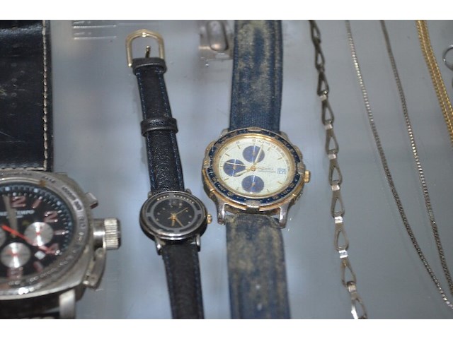 Diverse fantasiejuwelen en polshorloges - afbeelding 12 van  18