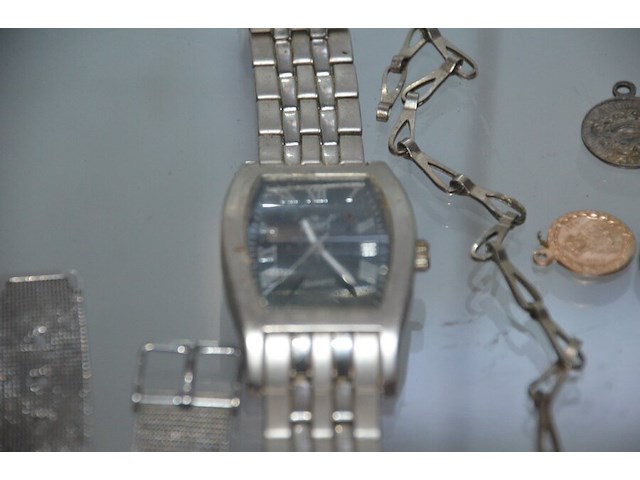 Diverse fantasiejuwelen en polshorloges - afbeelding 14 van  18