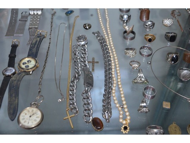 Diverse fantasiejuwelen en polshorloges - afbeelding 16 van  18