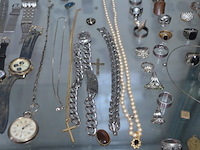 Diverse fantasiejuwelen en polshorloges - afbeelding 16 van  18