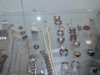 Diverse fantasiejuwelen en polshorloges - afbeelding 17 van  18