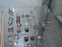 Diverse fantasiejuwelen en polshorloges - afbeelding 18 van  18