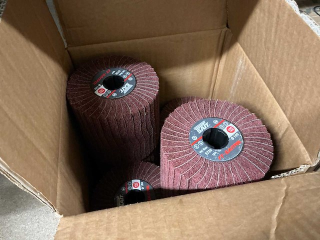 Diverse fiberschijven en lamellen schuurcylinders - afbeelding 3 van  9