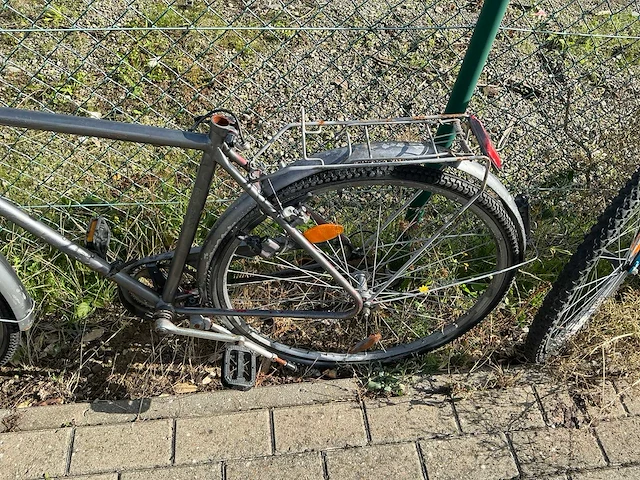 Diverse fietsen (3x) - afbeelding 9 van  11
