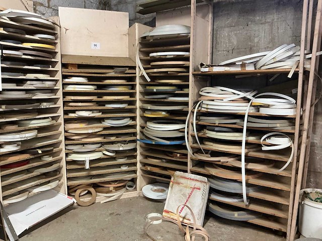 Diverse fineer en kantbanden - afbeelding 1 van  15