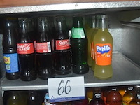 Diverse flessen frisdrank en sappen, o.a. coca-cola, fanta, lipton ice tea, minute maid - afbeelding 2 van  4
